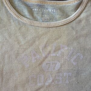 American Eagle yellow Ribbed shirt sleeve shirt; size medium